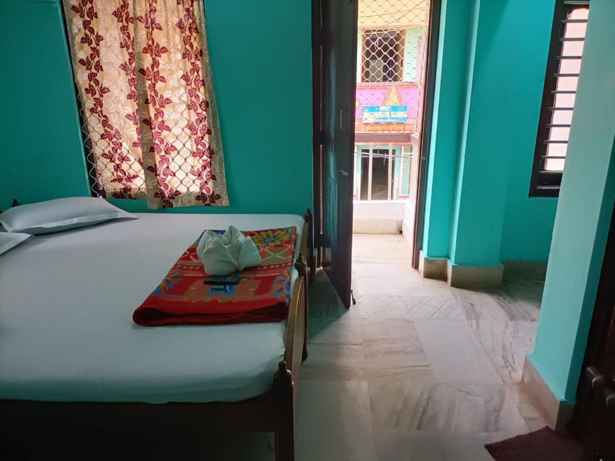 Hotel Radha Krishna Puri Exterior foto